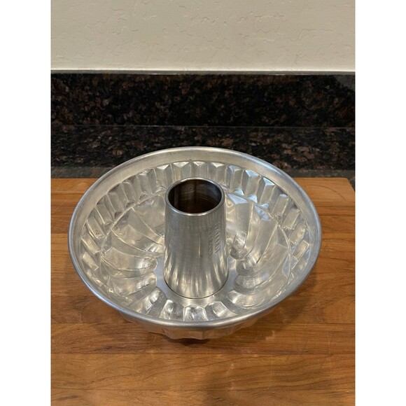Vintage Kaiser Bundt Pan Jello Mold - Picture 4 of 9